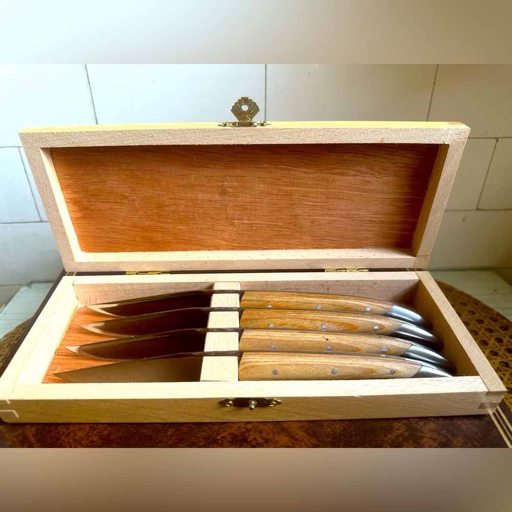 Steak Knives NWOT